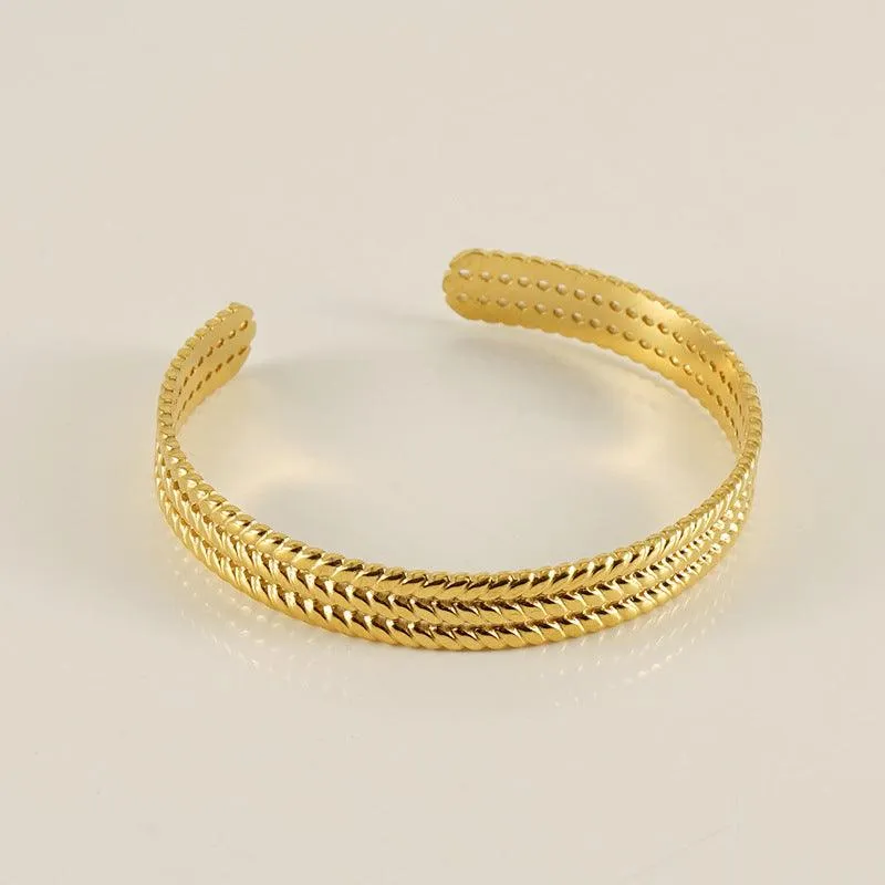 Trendy Geometric Gold Cuff Bracelet – Elegant Statement Piece for Any Occasion